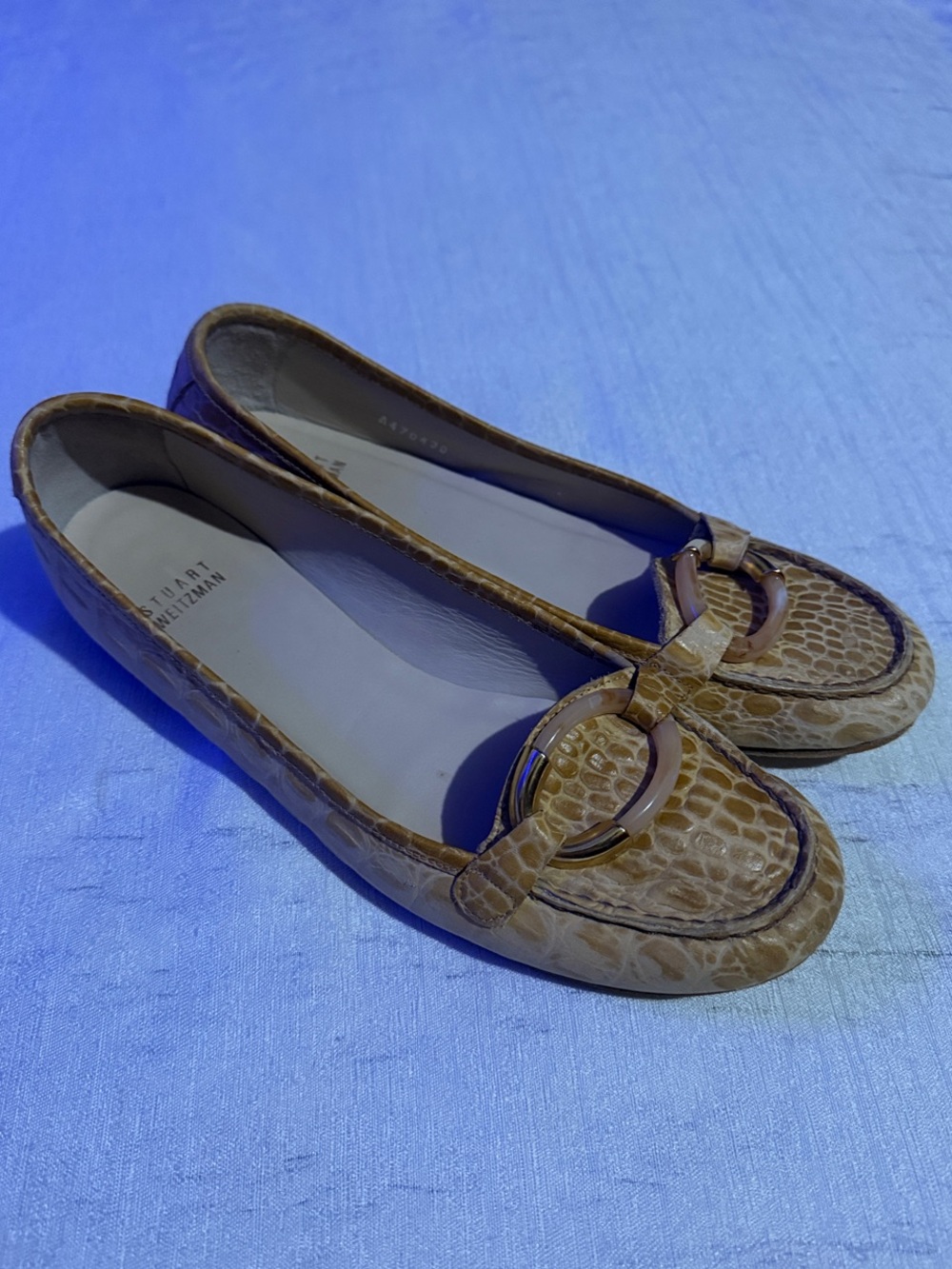 Stuart Weitzman Yellow Croc-Embossed Leather Loafers w/ Gold Ring Size 8.5